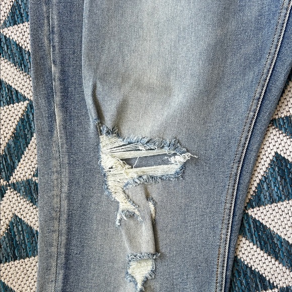 KanCan for Maurice’s Women’s Light Blue Distressed Cropped Jeans plus size 18x28 - Picture 3 of 7